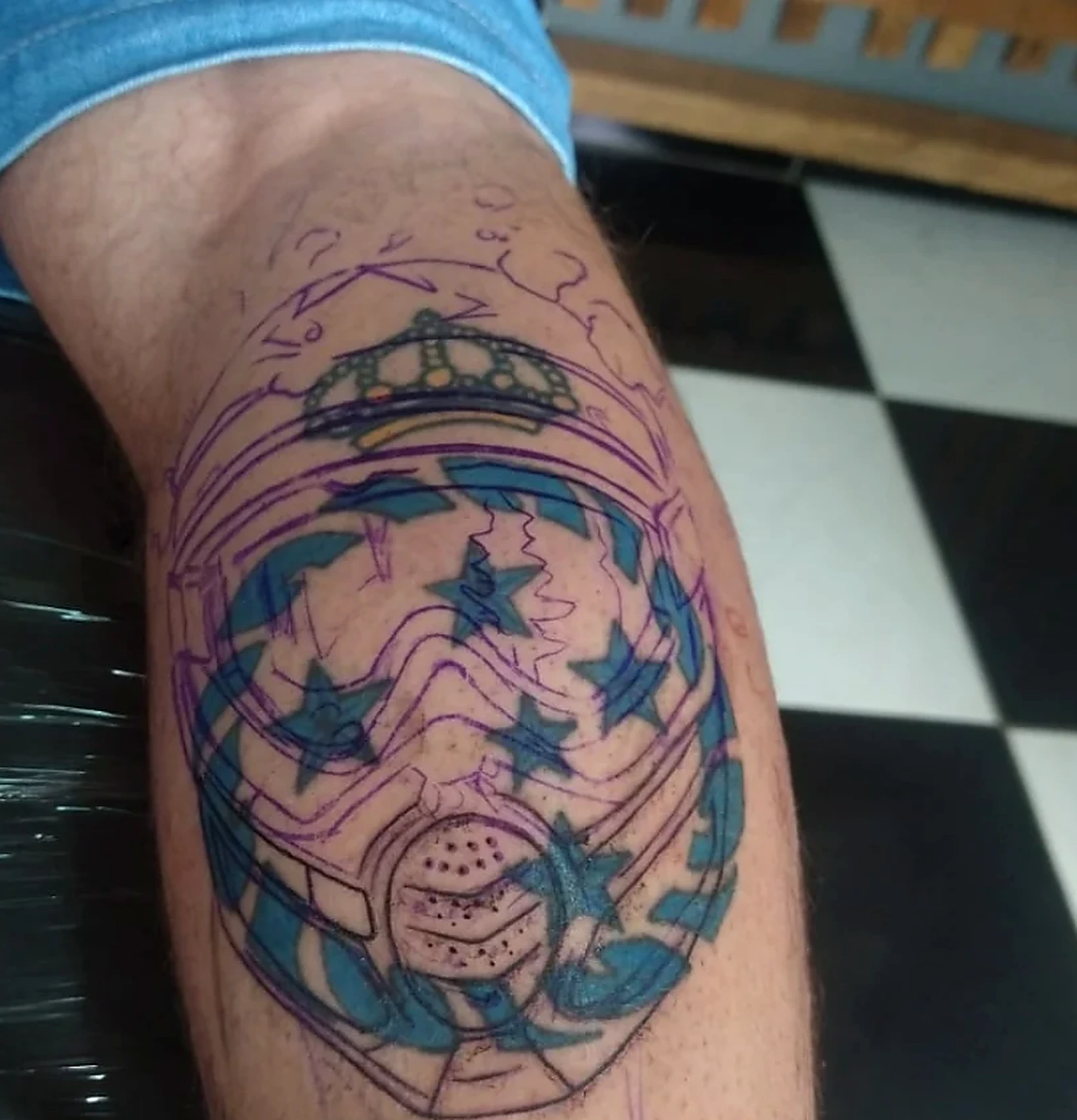 Processo de criação e cobertura de tatuagem